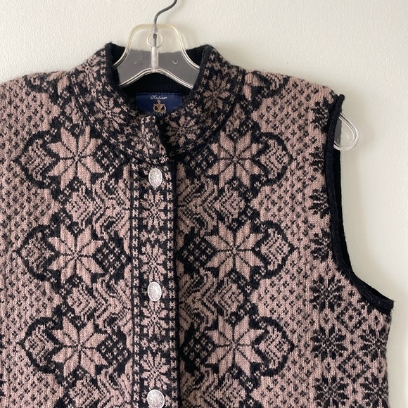 skjæveland traditional norway knit wool vest with metal buttons - Picture 2 of 5